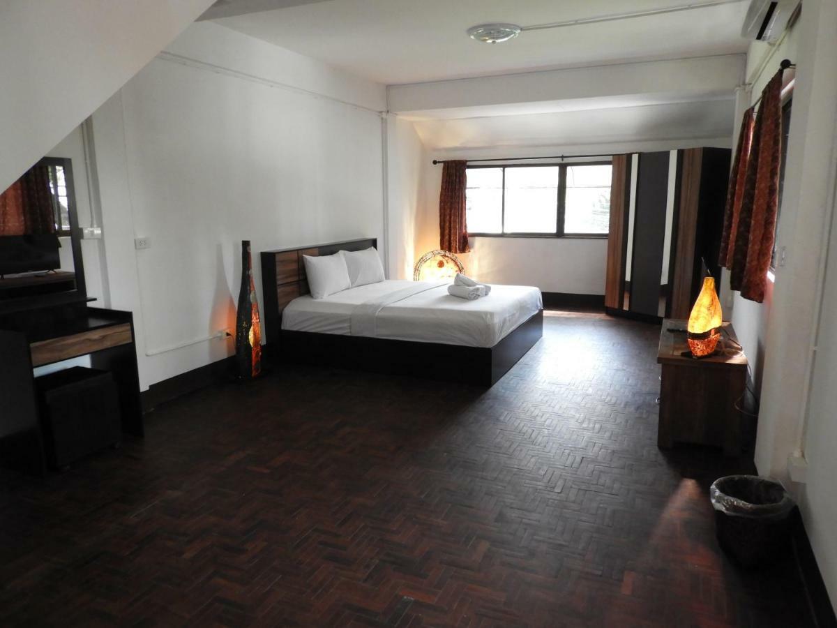 P'Lyn House Hotel Чиангмай Екстериор снимка